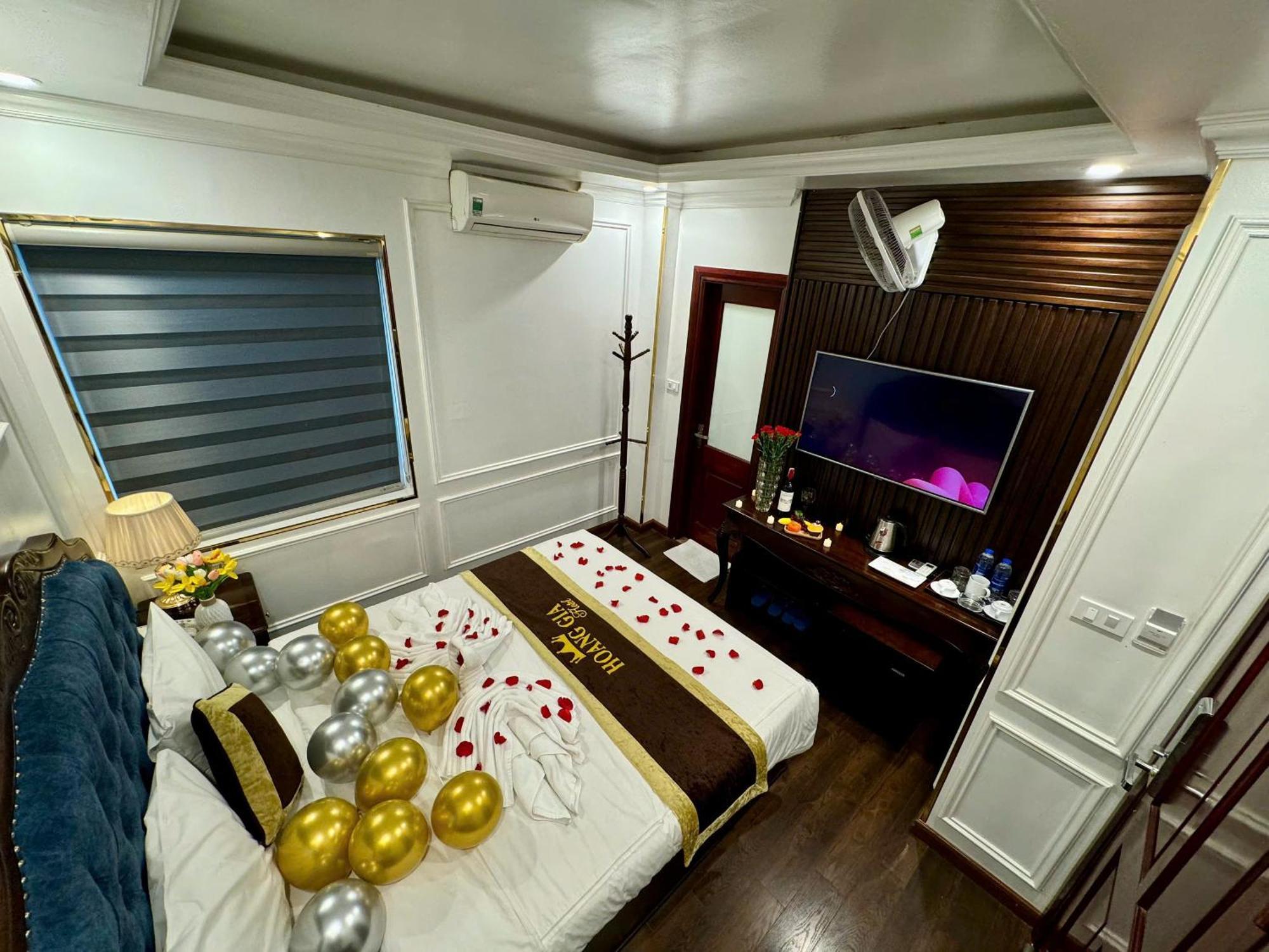 Hoang Gia Hotel Nhan Hoa Hanoi Exterior photo